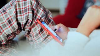 Cât costă lunar să scapi definitiv de reclamele de pe Facebook şi Instagram. Modul în care îţi poţi proteja datele personale