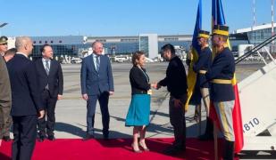 Zelenski a ajuns la Bucureşti: Ne-aţi ajutat în cele mai întunecate momente. Primele imagini cu liderul de la Kiev în România