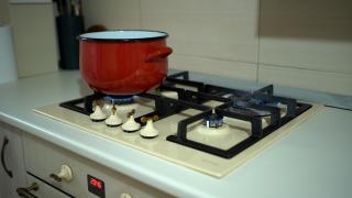 În ce condiții va renunța Guvernul la plafonarea preţurilor la energie. Scenariul anunțat de Sebastian Burduja