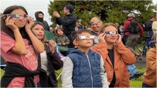 Imagini rare cu "inelul de foc", care a făcut spectacol ieri pe cer. Milioane de oameni au putut admira fenomenul astronomic