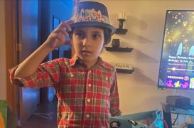 "A plătit preţul urii". Un băieţel de şase ani a murit, după ce a fost înjunghiat de 26 de ori într-un atac antimusulman în SUA. Mama lui a fost şi ea rănită