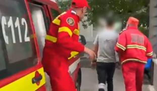 La un pas de tragedie, după o banală ceartă. Tânăr de 15 ani, înjunghiat de un alt adolescent, în urma unui scandal