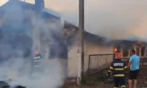 Incendiu puternic într-o gospodărie din Galaţi. Animalele din grajdul cuprins de flăcări nu au avut nicio şansă de scăpare