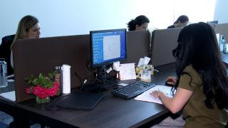 Peste un milion de români vor primi salariile în funcţie de performanţă. Domeniile în care se va aplica noua regulă