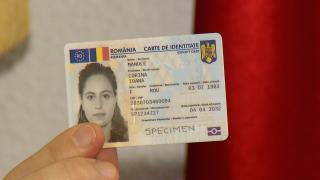 Când vor avea şi bucureştenii buletine cu cip? În Cluj, sistemul funcţionează din 2021, în Capitală procesul a fost blocat de plângeri penale