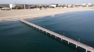 Paserala pietonală din Mamaia a ajuns doar o bucată de lemn în mare. Autorităţile locale promit că o vor reface, dar nimeni nu ştie când