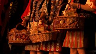 Focul lui Sumedru, tradiţa de aproape 2000 de ani din noaptea de dinaintea Sf. Dumitru. Ce fac localnicii pentru a le merge bine în noul an