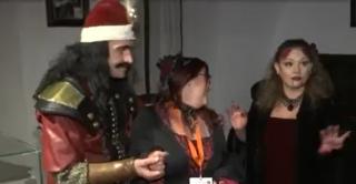 Petrecere "de groază" la Castelul Bran. Mii de oameni s-au costumat în personajele preferate pentru o seară de Halloween perfectă