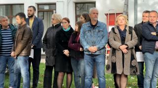 Angajaţii CNAS, în grevă pe durată nedeterminată: oamenii, lăsaţi să aştepte la uşi. Care sunt nemulţumirile protestatarilor şi ce aşteaptă de la Guvern