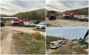 Trei oameni au murit striviți, după ce planşeul unei ferme s-a prăbuşit peste ei, în Bacău