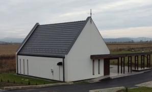 Cum a ajuns o capelă mortuară să fie desemnată cea mai frumoasă clădire rurală din Cluj. Abia inaugurată, a costat 120.000 de euro