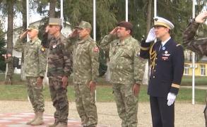 Momente emoţionante la baza NATO de la Cincu. Militarii francezi veniţi în sprijinul armatei române au predat ştafeta camarazilor de arme cu aceeaşi misiune