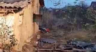 O mamă şi fiica ei de 14 ani, găsite moarte într-o casă părăsită din comuna Manoleasa. În urmă cu câteva zile, femeia se certase cu soţul ei