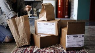 Românii, mari amatori de cumpărături second hand. Categoria neaşteptată care ocupă locul al doilea în topul căutărilor