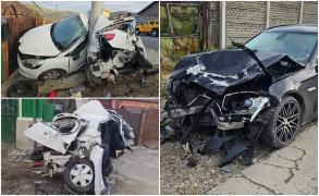 "L'o rupt, mă. Pachet l'o făcut!". Un BMW a înfășurat pe stâlp un Renault Clio, după un impact devastator la ieșire din Bocșa spre Reșița