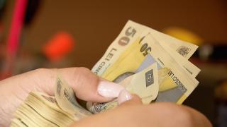 Ce pot face românii pentru rate mai mici. BNR menţine dobânda cheie de 7% până la jumătatea anului viitor