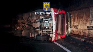 Pericol de explozie după ce o cisternă cu combustibil pentru calorifere s-a răsturnat în Brașov, în zona Pădurea Bogăţii