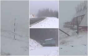 A venit iarna la munte. Platoul munților Bucegi este acoperit de zăpadă, iar la Rânca stratul de omât are 15 cm