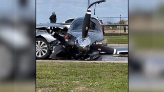 Momentul în care un avion se ciocneşte cu o maşină în Texas. Automobilul, spulberat într-o fracţiune de secundă