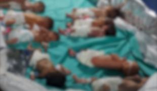 Bebeluşi scoși din incubatoare, înveliţi în folie şi puşi lângă apă fierbinte pentru a fi ţinuţi în viată la cel mai mare spital din Gaza