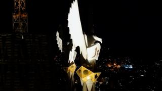 Sagrada Familia şi-a luminat pentru prima dată cele patru turnuri ale evangheliştilor. Mii de turişti, impresionaţi de spectacol