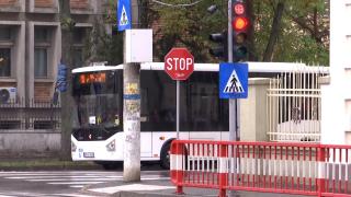 Ce riscă şoferul de autobuz, care a dat jos toţi pasagerii, apoi a plecat la depou. S-ar fi enervat din cauza unui copil