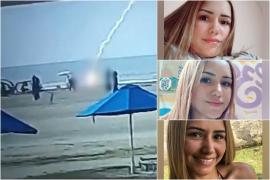"E moartă. Nu o pot atinge". Momentul terifiant când o femeie este ucisă de fulger şi doborâtă la pământ, pe o plajă din Columbia