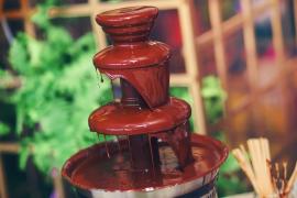 Locul din Bucureşti unde "curg râuri de ciocolată". Desertul delicios se scumpeşte fără frână de sărbători