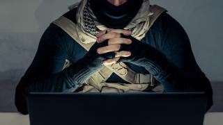 Cum a fost prins tânărul radicalizat din Brașov. Făcea propagandă pentru organizații armate din Orientul Mijlociu