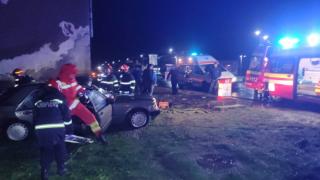 Familie decimată: soţ şi soţie, morţi într-un accident înfiorător, în Caraş-Severin. Fata lor de 14 ani, la spital. Manevra inconştientă care a provocat tragedia