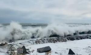 Stare de urgenţă la graniţa cu România. Furtuna Frederico a lovit cu putere litoralul Mării Negre, în staţiuni iubite de turişti