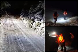 Trei turişti, căutaţi după ce s-au rătăcit pe Vârful Negoiu din cauza vântului şi a zăpezii. Cinci salvamontişti sunt pe urmele lor
