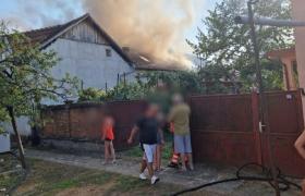 Motivul halucinant pentru care o piromană, iubita unui pompier, a incendiat cinci case în Arad. Unui vecin i-a pus foc de trei ori într-o lună