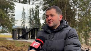 Românul care a investit 60.000 într-o cabană "cameleon". Cât costă o noapte de cazare în cabana invizibilă