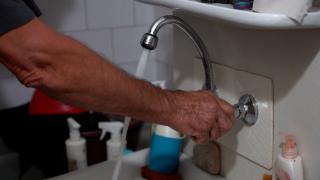 Cât de sigur este să bei apă de la robinet în România