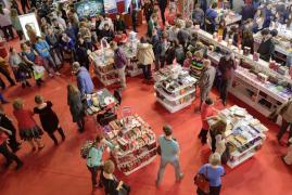 Gaudeamus 2023. Autorii români, alături de biografiile marilor vedete ale lumii în preferinţele tinerilor