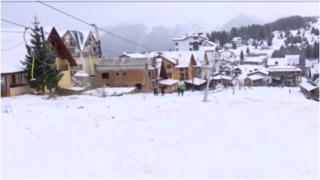 La noapte intră în vigoare un cod portocaliu de viscol. Locul în care stratul de zăpadă a ajuns deja la 30 cm. Vântul va sufla cu 110 km/h