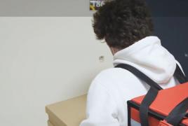 Are 36 de milioane de dolari în conturi, dar lucrează zi şi noapte ca livrator. Povestea milionarului din Canada pe care banii nu l-au schimbat