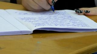 Jumătate dintre elevii români au recunoscut că nu fac orele de curs. Măsurile dure luate în calcul de Ministerul Educaţiei