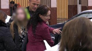 Adolescenta din Oradea, care şi-a înjunghiat pedagogul pentru că a prins-o cu iubitul în baia căminului, reţinută pentru tentativă de omor