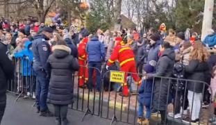 Un militar de la Școala de Jandarmi Fălticeni a leşinat în timpul paradei de Ziua Naţională de la Suceava