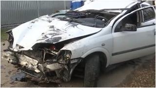 Au băut împreună, au furat o maşină şi au sfârşit într-un stâlp. Adolescent de 15 ani, mort în accidentul înfiorător din Buzău. Prietenul lui, reţinut