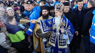 IPS Teodosie a numit "mană cerească" suma obţinută prin influenţă. Adrian Cuculis, avocatul lui: "Cazul nu are cum să ajungă niciodată în instanţă"