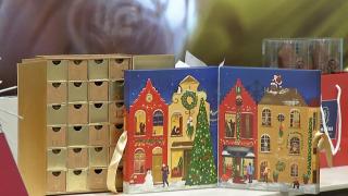 Calendarul de Advent, cutiuţa cu 24 de surprize. Magazinele din România au împrumutat tradiţia şi abia fac faţă cererilor