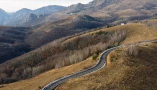 TransApuseana, rival pentru Transfăgărăşan şi Transalpina. E cea mai mare investiţie în drum judeţean din România