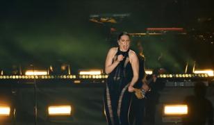 Jessie J, show total la Timişoara: una dintre melodii, tradusă în limbajul semnelor. Spectacolul a marcat încheierea programului cultural "Timișoara Capitală Europeană a Culturii"