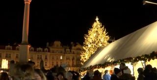 Cum arată târgul de Crăciun din oraşul celor 100 de turnuri. Piaţa din Praga a fost declarată de mai multe ori cea mai frumoasă din lume