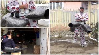 Colindătorii se pregătesc deja pentru Anul Nou. Obiceiul străvechi pe care îl respectă bărbaţii dintr-o comună din Vrancea în fiecare an