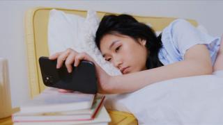 Studiu: Amânarea alarmei de dimineaţă ne ajută la sănătate