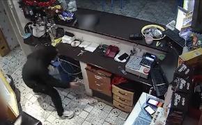 Hoţul din Galaţi care a terorizat oraşul. Momentul în care intră într-un bar fură de sub nasul unei angajate 1.500 de lei. Unde a mers a doua zi